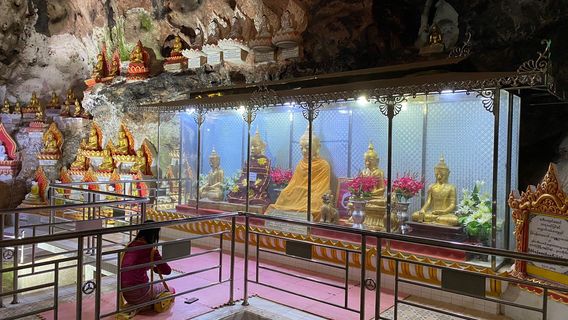 Shwe Oo Min Monastery