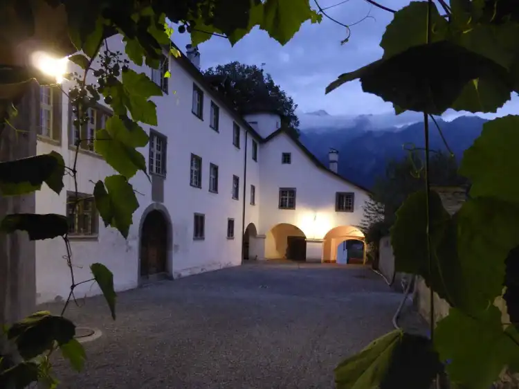 Hotels in Haldenstein