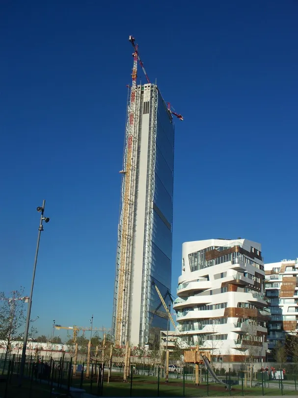 2_Torre Isozaki - The Straight One