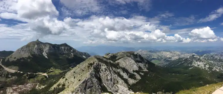Hotels near Lovćen