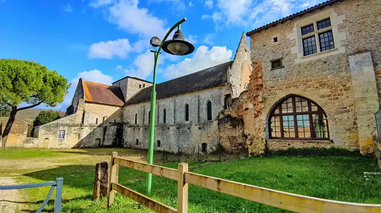 Hotels in Fontaine-le-Comte