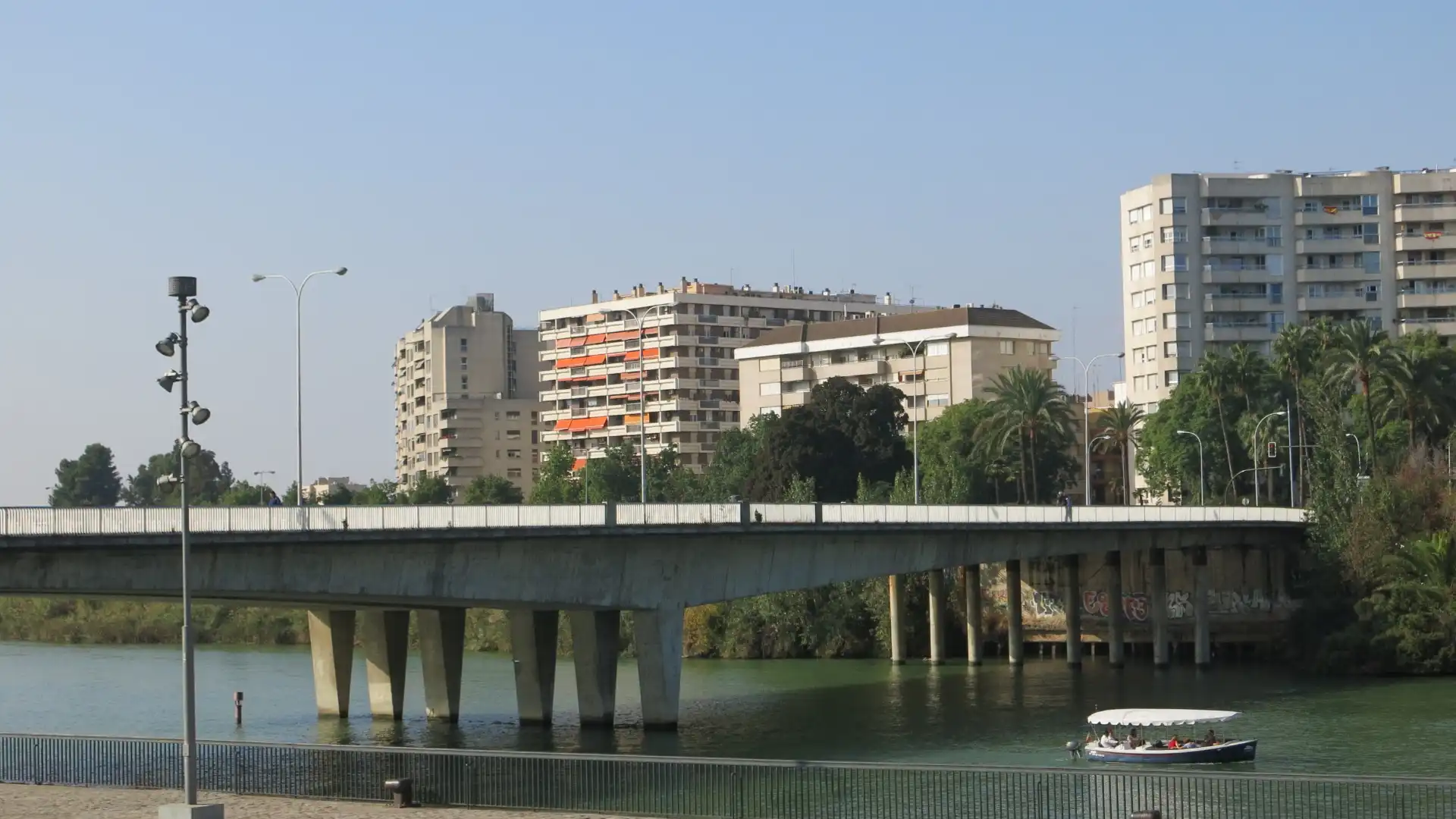 Hoteles cerca de Puente de Los Remedios