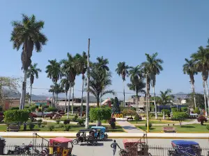 Plaza De Armas Cruce San José