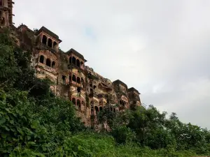 Narsingarh Fort