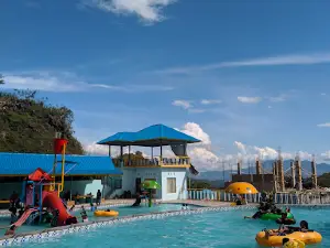 Kolam Renang Matua