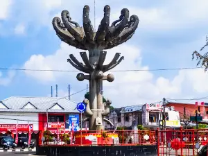 Tugu Liwa - Monumen Paksi Pak Sekala Bekha