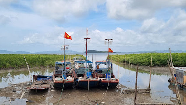 bãi biển Quan Lạn