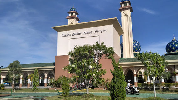 Sultan Syarif Hasyim Mosque
