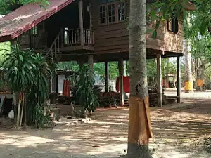 Wat Tha Songkhram