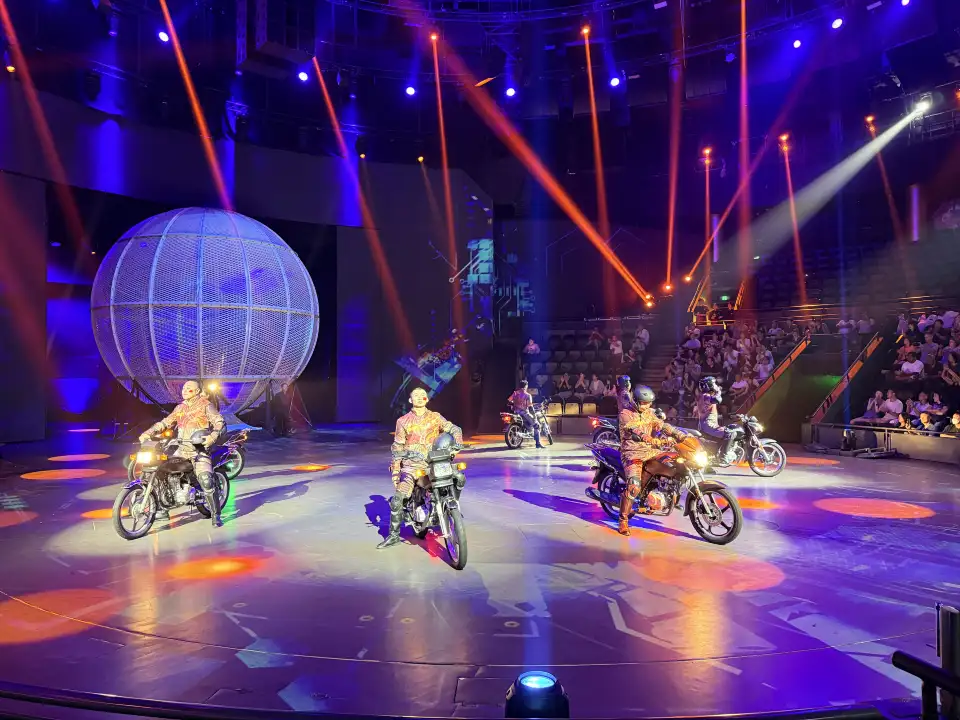 4_Shanghai Circus World
