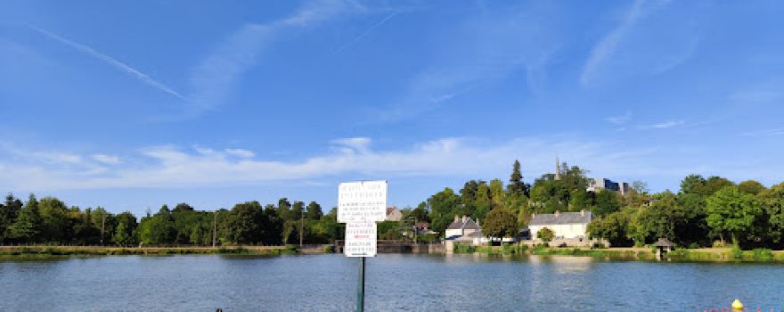 Étang Du Val Joyeux Beach
