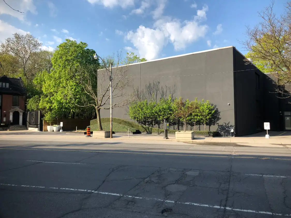Hotels near Robert Mede Gallery