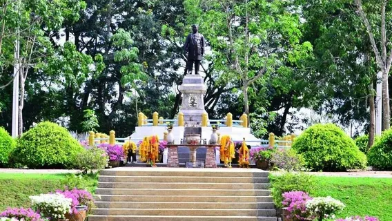 Phraya Ratsadanu Pradit Mahisara Phakdi Monument