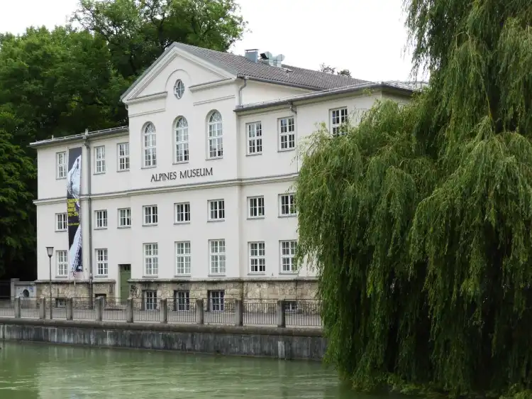 Hotels in der Nähe von Alpines Museum