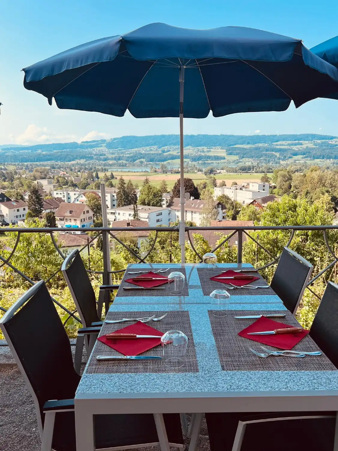 Hotels near Uster Castle