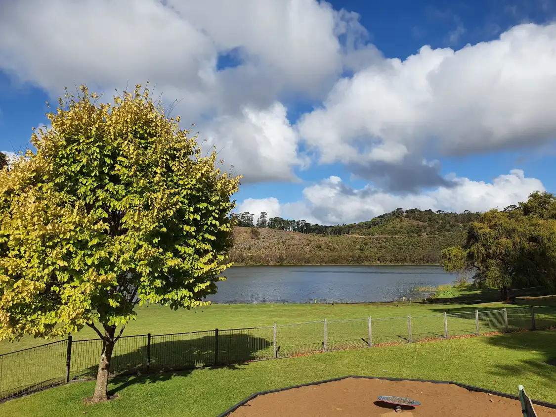 밸리 레이크 보전공원 주변 호텔