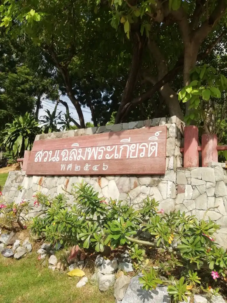 Hotels near Wang Sam Sien