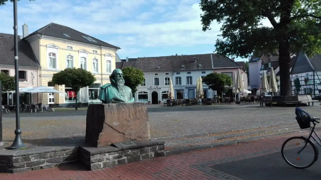 Hotels near Bust of Wilhelm Fabry