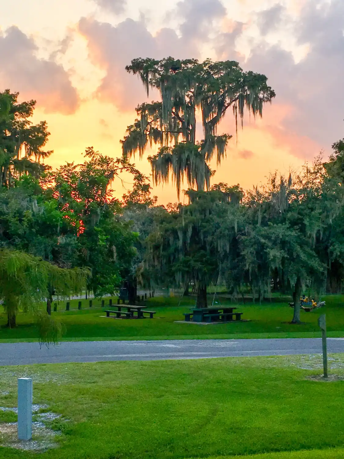 Hotels near Lake End Park