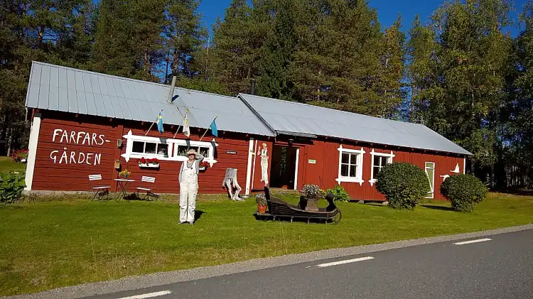 Hotels near Skovelträsket