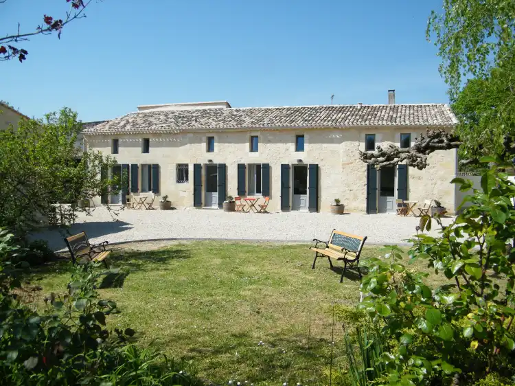 Hotels in Puisseguin