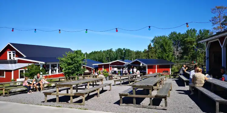 Hotels near Singö