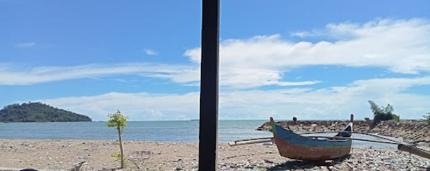 Tugu pantai Air Bangis