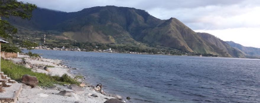 Lesehan Silalahi Beach