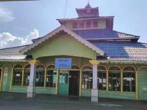 Masjid Agung Semitau