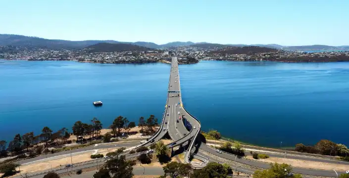 タスマン橋周辺のホテル