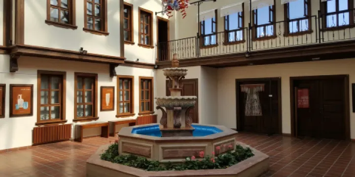 Cagdas Cam Sanatlari Museums