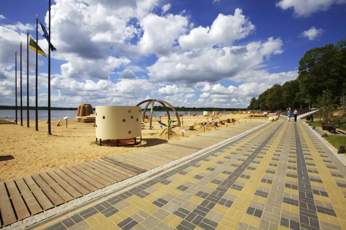 Hotels near Lake Tamula