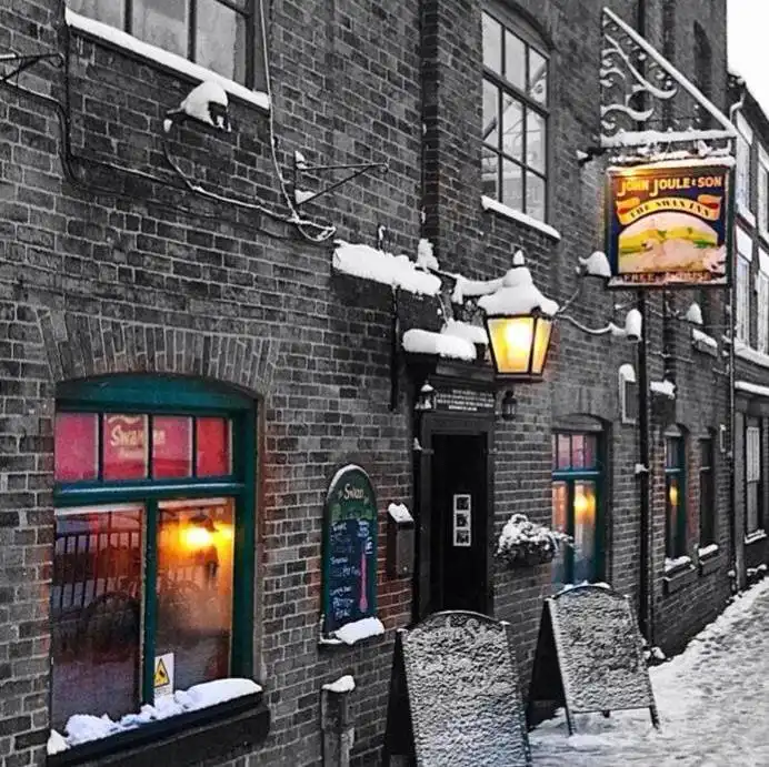 Hotel dekat Swan Inn