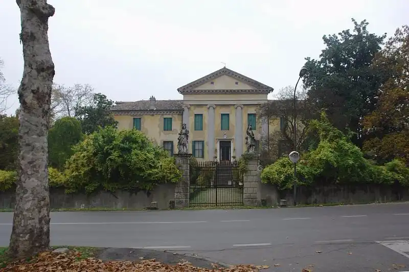 Hotel in zona Villa Rigoni Savioli