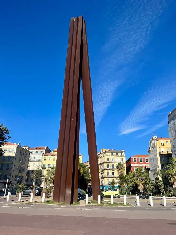 Hotels near Quai des Etats-Unis