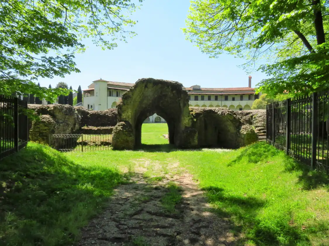 Hotel in zona Anfiteatro Romano