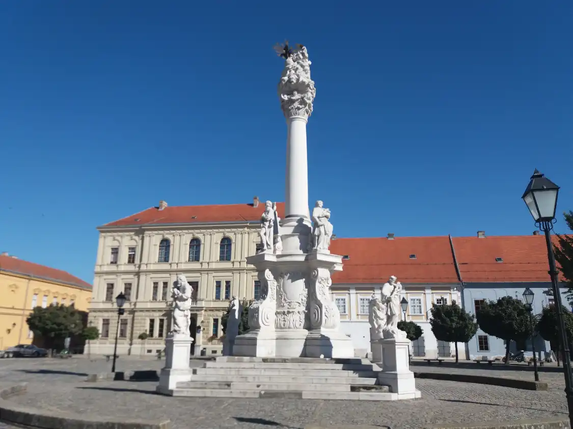 Các khách sạn gần Kuzni Pillar