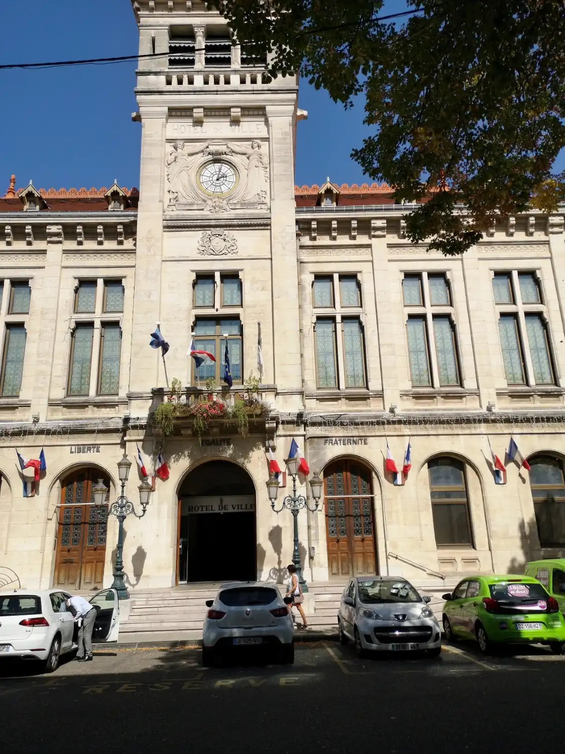 Hotel dekat Town Hall