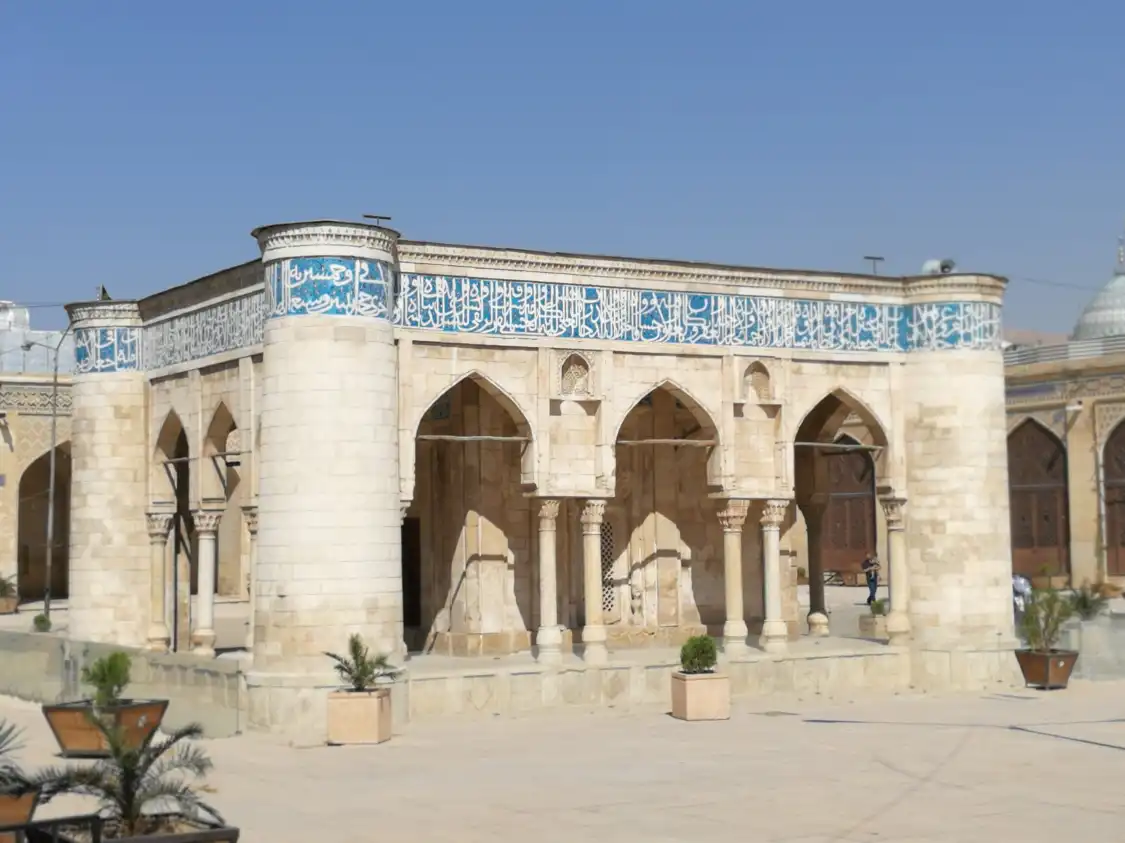 Hotels near Jameh Atigh Mosque
