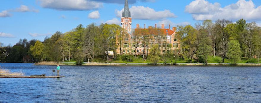 Lentvaris Manor