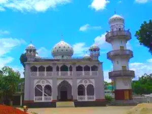 Maijdee Court Station Jame Masjid