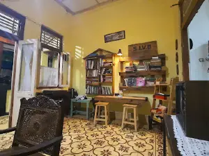 Omah Tua Coffee & Library