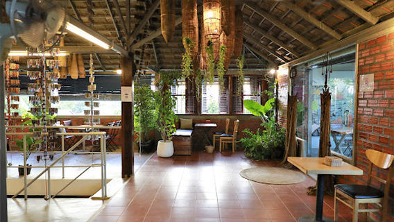 Romcheik 5 Artspace & Café