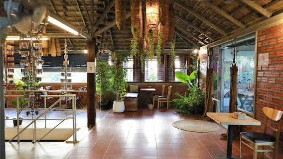 Romcheik 5 Artspace & Café