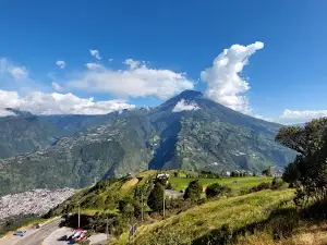 "Las Manos de Dios" Baños de Agua Santa