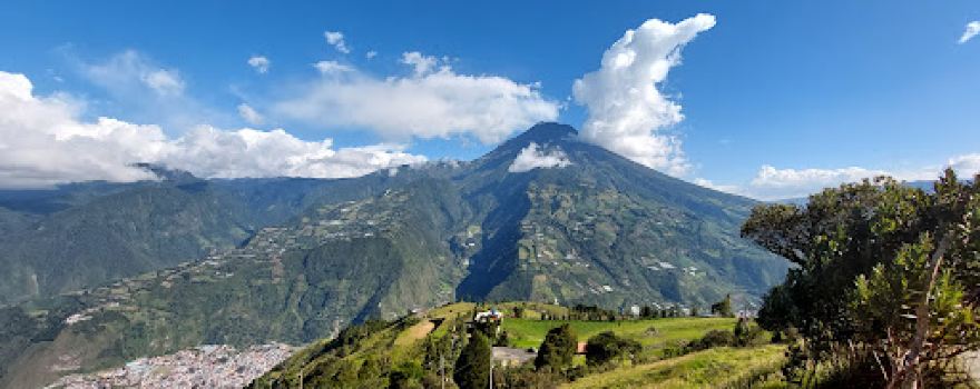 "Las Manos de Dios" Baños de Agua Santa
