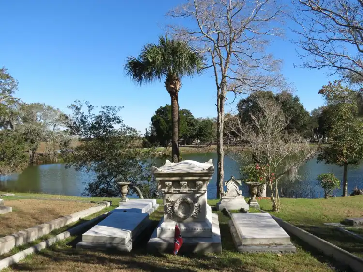 Các khách sạn gần Magnolia Cemetery