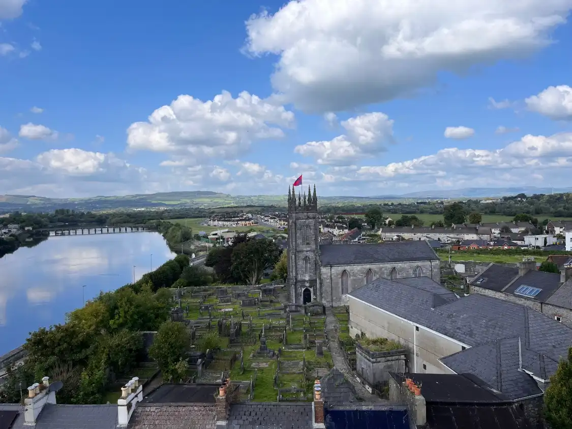 Hotels near King John's Castle