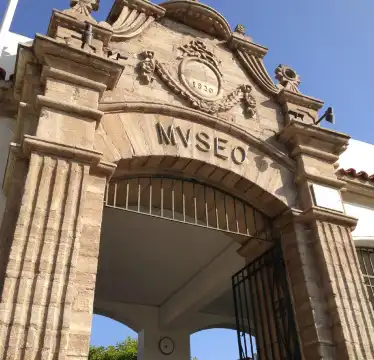 Hotels near Archaeological Museum