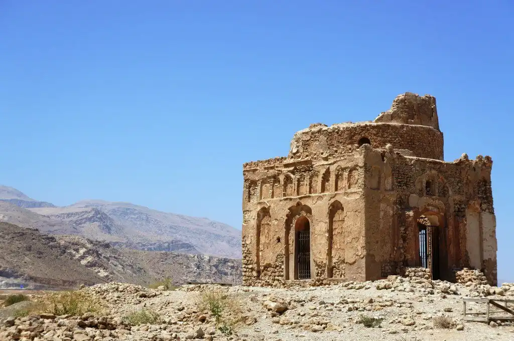 Bibi Maryam's Tomb Qalhat附近的飯店
